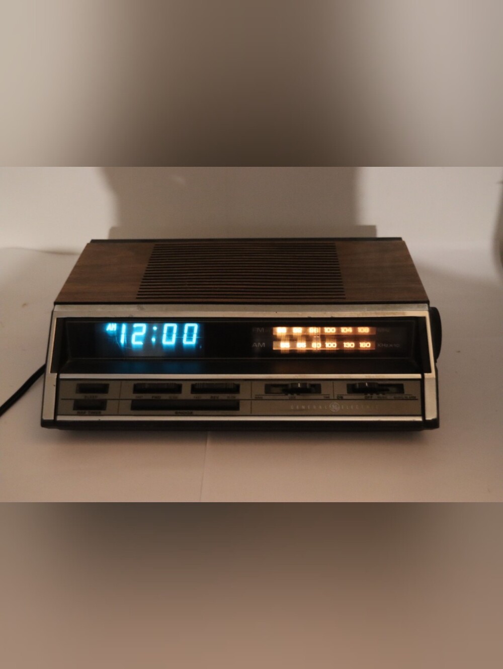 General Electric 7-4666A Vintage Clock Radio